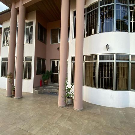Hallmark Apartments -1 Акра Екстериор снимка